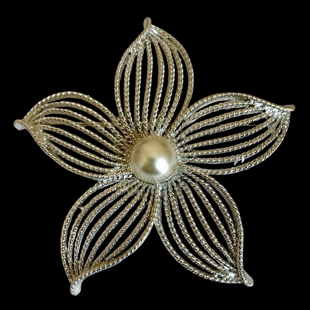 Vintage Signed Sarah Coventry Silver Tone Flower Brooch With Faux Pearl Center